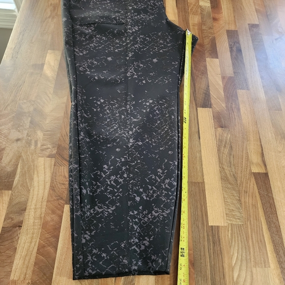 Lane Bryant On The Go Slim Ankle Viper Print Pull On Pants Size 28 NWT - Picture 9 of 11